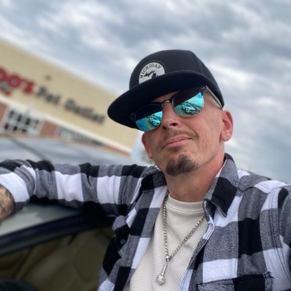 Jeff Tyrrell - Poshmark Profile Picture of Jeff Tyrrell (@tystyle2023) on Poshmark