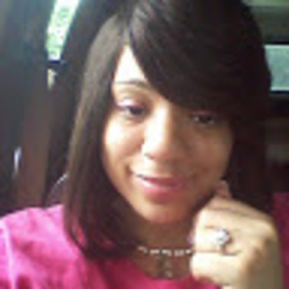 Profile Picture of Katina Bobino (@halibaly123) on Poshmark