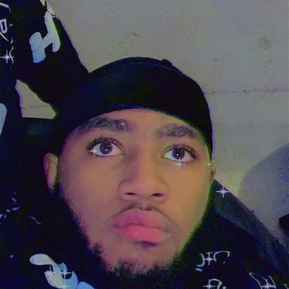 Profile Picture of Micah Holmes (@micahholmes166) on Poshmark