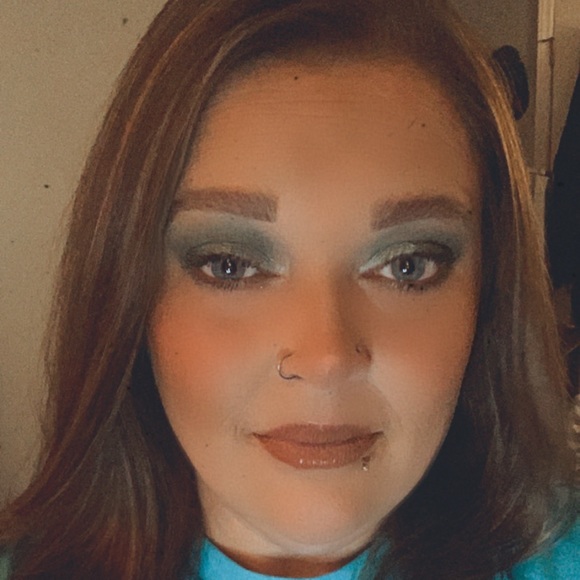Profile Picture of Tracy Keen (@tlkeen25) on Poshmark