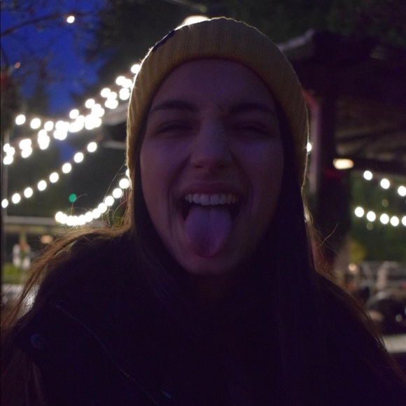 Profile Picture of Kamryn Badyal (@kamryncharlize) on Poshmark