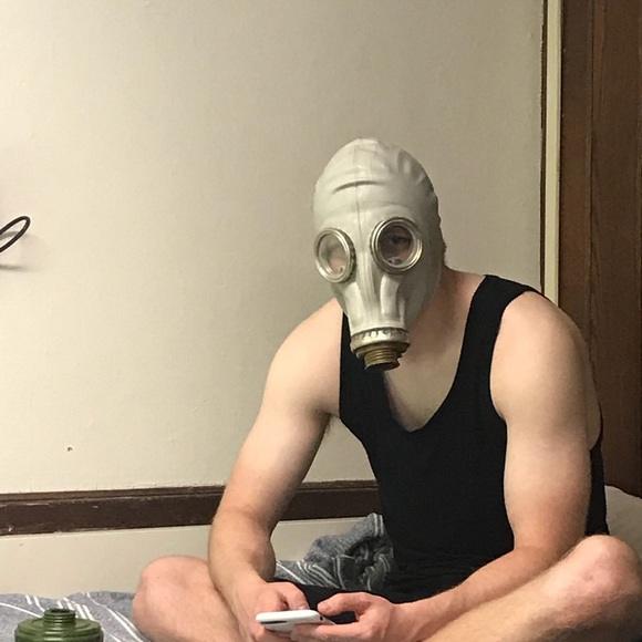 Profile Picture of James Oberting (@smokeandsoak) on Poshmark