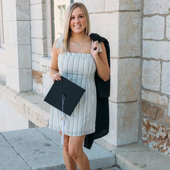 Profile Picture of Bailey Doyle (@baileydoyle) on Poshmark