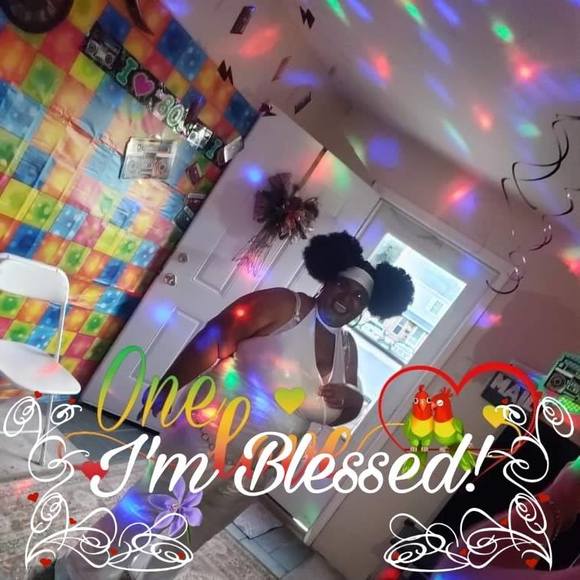 Profile Picture of Stephanie Christopher (@stephluvly) on Poshmark