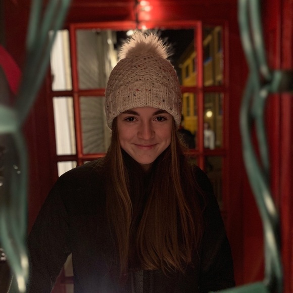 Profile Picture of Abby Bemisderfer (@abby_grace1029) on Poshmark