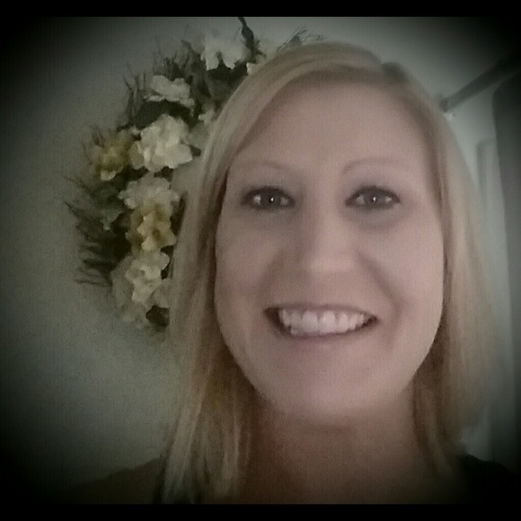 Oleen Mckinney - Poshmark Profile Picture of Oleen Mckinney (@crmckinney85) on Poshmark