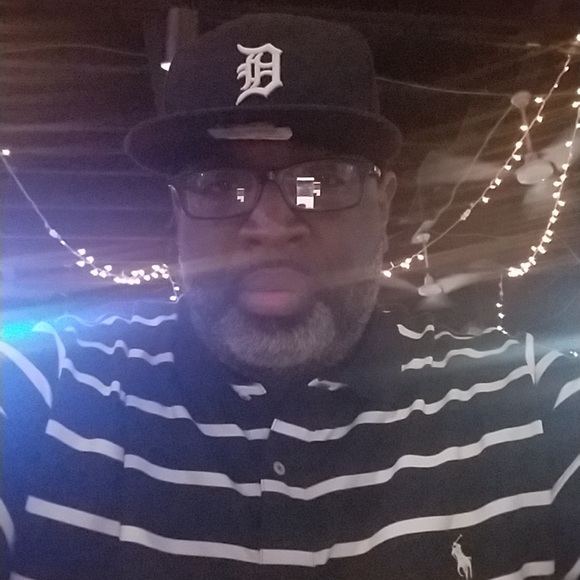 Profile Picture of Derrick Hodges (@blocbusta) on Poshmark