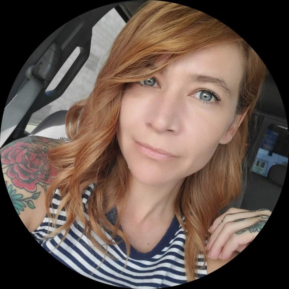 Profile Picture of Elizabeth Kriewald (@kriewalde) on Poshmark