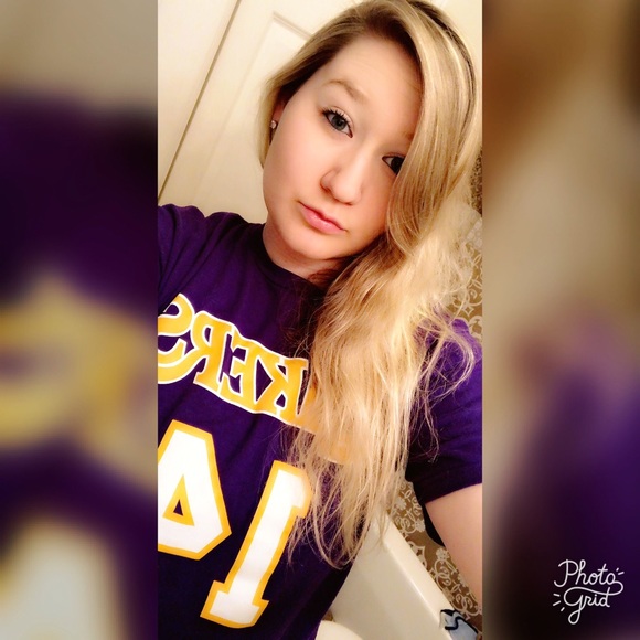 Profile Picture of Audra Korff (@audrakorff) on Poshmark