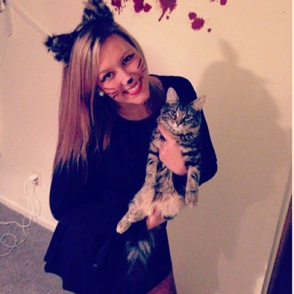 Profile Picture of Peyton Hurst (@peytonhurst) on Poshmark