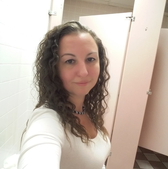Profile Picture of Tiffany Coger (@tif4love) on Poshmark