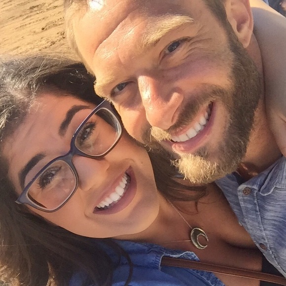Profile Picture of Tanya Azamian (@itstanyaaa) on Poshmark