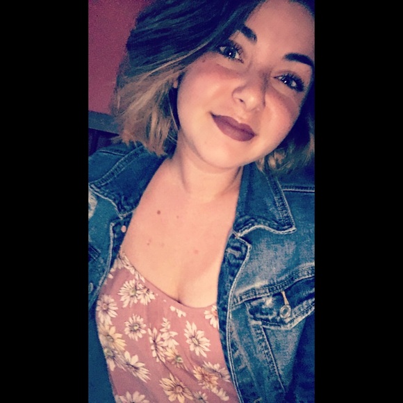 Profile Picture of Stephanie Abyad (@steph_a13) on Poshmark