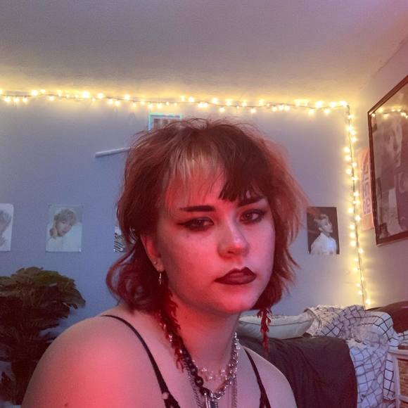 Profile Picture of Luna Tyler (@nocaptainsarah) on Poshmark