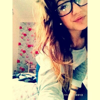 Profile Picture of Rebecca Lilley (@Mayniac17) on Twitter