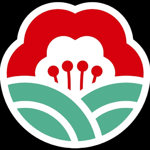 Profile Picture of Stephanie Mack (@mackworld) on Poshmark