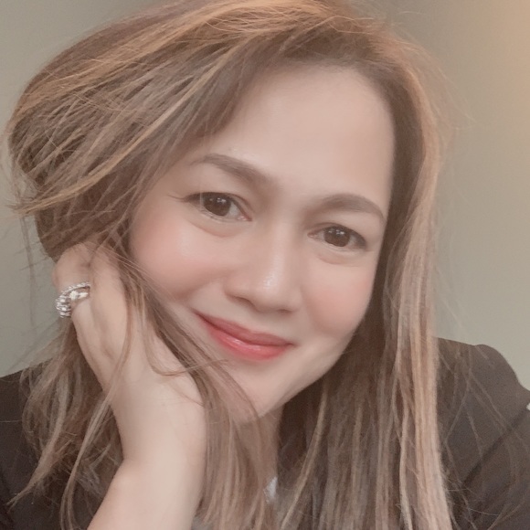 Profile Picture of Fe Laseen (@felaseen) on Poshmark