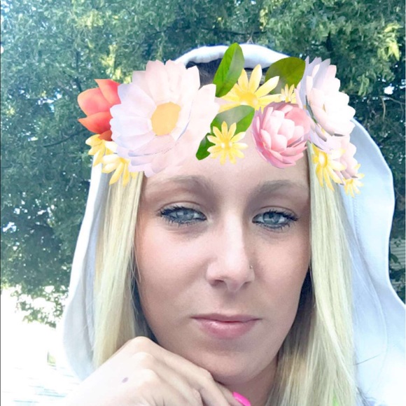 Profile Picture of Katie Dercola (@kdercola) on Poshmark
