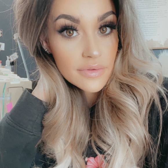 Profile Picture of Amber Chavez-wilde (@alynnperea) on Poshmark