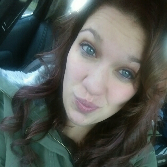 Profile Picture of Samantha Kojeszewski (@sammabug) on Poshmark