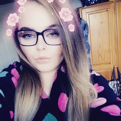 Profile Picture of Lisa Brazil (@leeleebrazil) on Twitter