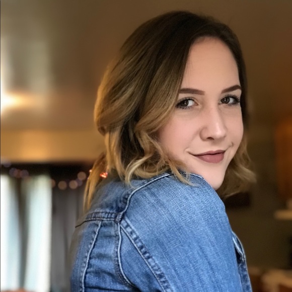 Profile Picture of Erika Potter (@erikaapotter) on Poshmark