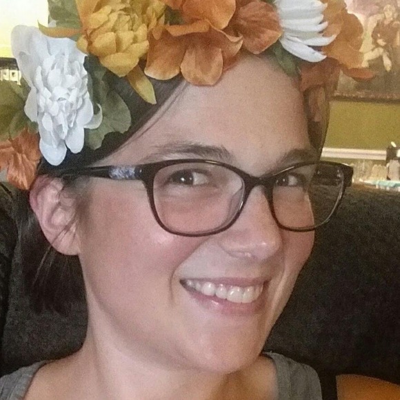 Profile Picture of Catherine Niebauer (@cniebauer) on Poshmark