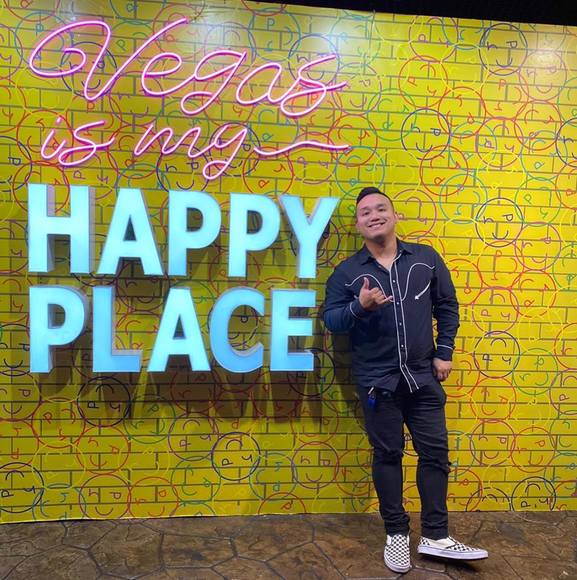 Profile Picture of Mark Bual (@hoyymark) on Poshmark