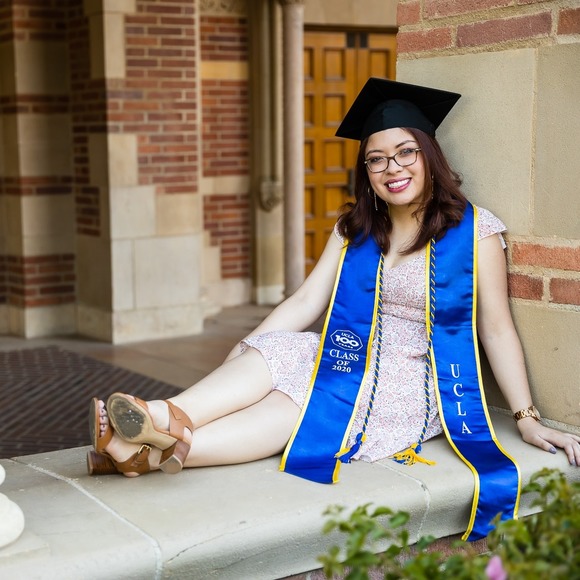 Profile Picture of Annasofia Zuleta (@annasofiag1996) on Poshmark