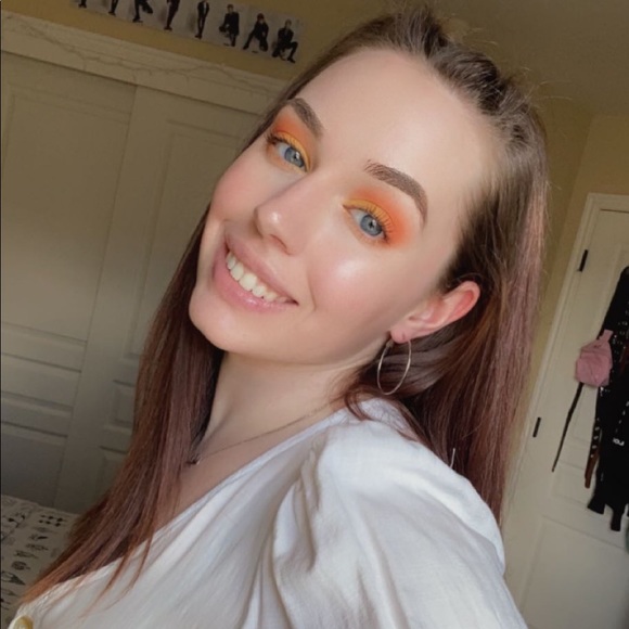 Profile Picture of Nikolina Kovacic (@nynakovacic) on Poshmark