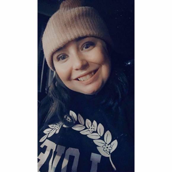 Profile Picture of Brandi Buffington (@brandi_buffy) on Poshmark