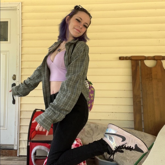 Profile Picture of Lily Poole (@lilypoole804) on Poshmark