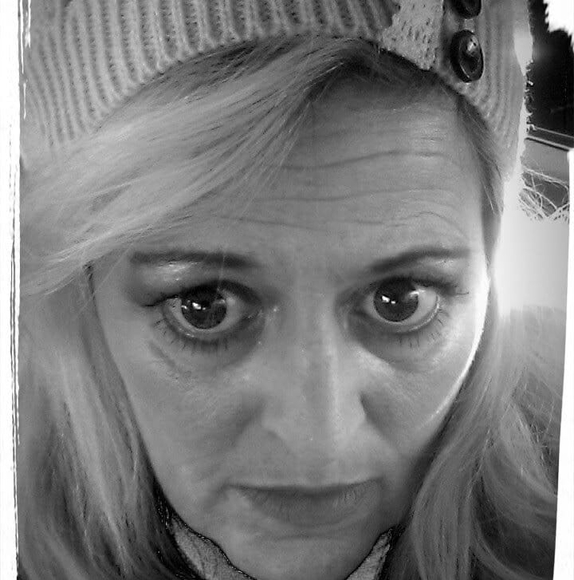 Profile Picture of Kim Schofield (@nubia801) on Poshmark