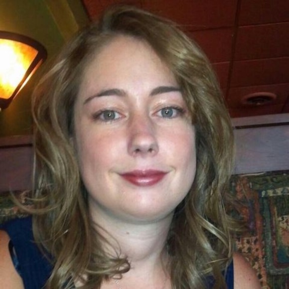 Profile Picture of Lori Zimmerman (@kaydoodle21) on Poshmark