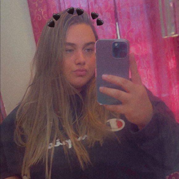 Profile Picture of Jenna Pelfrey (@jennapelfreyy) on Poshmark