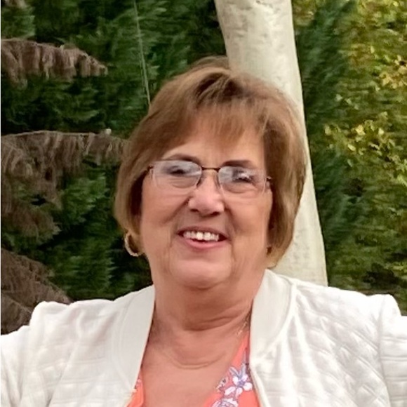 Profile Picture of Carol Deibert (@deibertcarol) on Poshmark