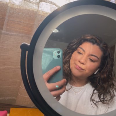 Profile Picture of Isabel Diaz (@Isabel_Diazz) on Twitter