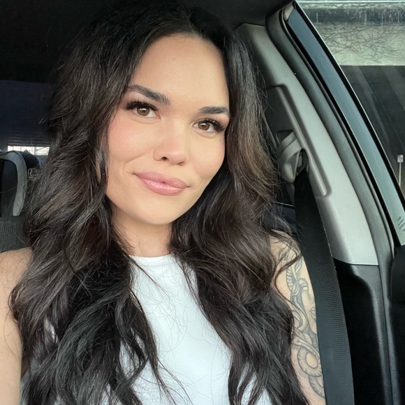 Profile Picture of Amanda Ponder (@_amandaponders_) on Poshmark