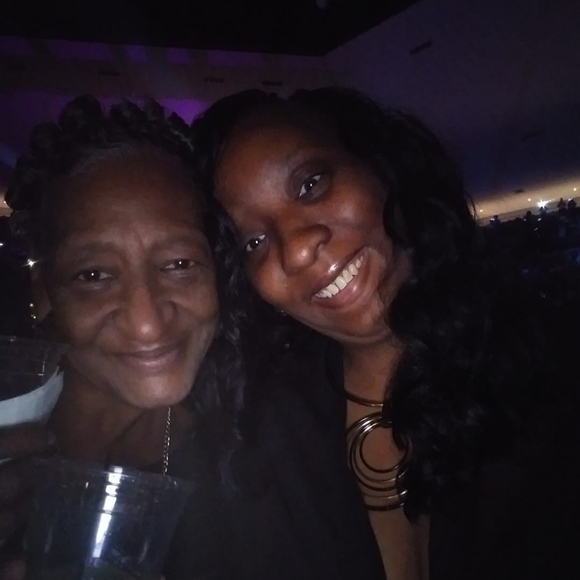 Profile Picture of Chantel Lowe (@lowechantel) on Poshmark