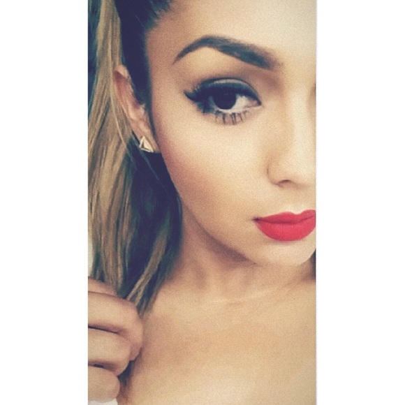 Profile Picture of Rocio Alonso (@rocioalo16) on Poshmark