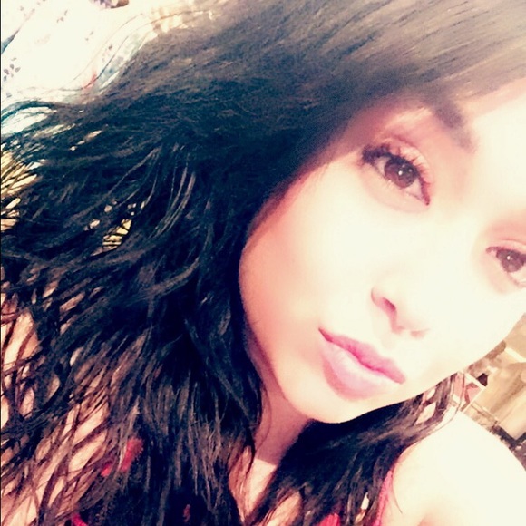 Profile Picture of Yesenia Felix (@thats_yeseniaa) on Poshmark