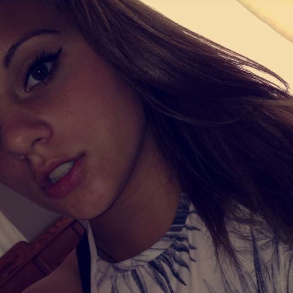 Profile Picture of Taryn Burgener (@tarynburgener) on Poshmark