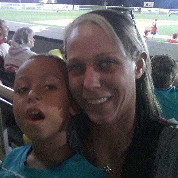 Profile Picture of Danille Zettler (@jhaggersmom) on Poshmark