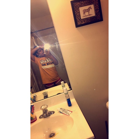 Profile Picture of Desiree Ellison (@desireeellisonn) on Poshmark