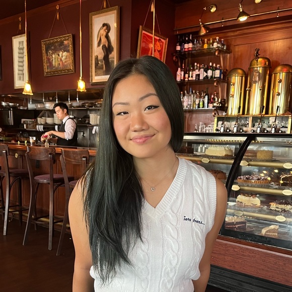 Profile Picture of Chloe Kim (@chlochlokim14) on Poshmark