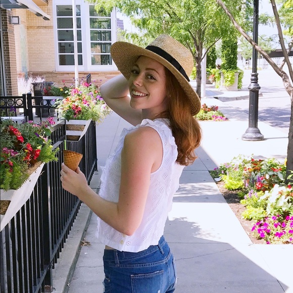 Profile Picture of Hannah Strawn (@hannah_strawn) on Poshmark