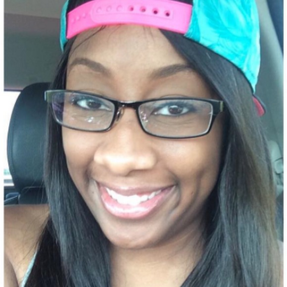 Profile Picture of Ariel Sims (@keptchick) on Poshmark