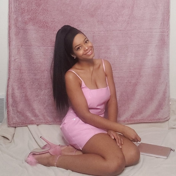 Profile Picture of Alexis Mccowan (@alexismccowan) on Poshmark
