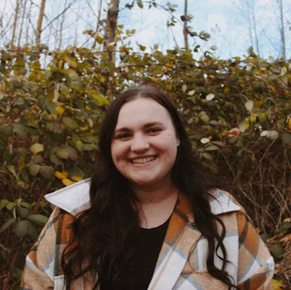 Profile Picture of Maya Hassenger (@mhassenger01) on Poshmark