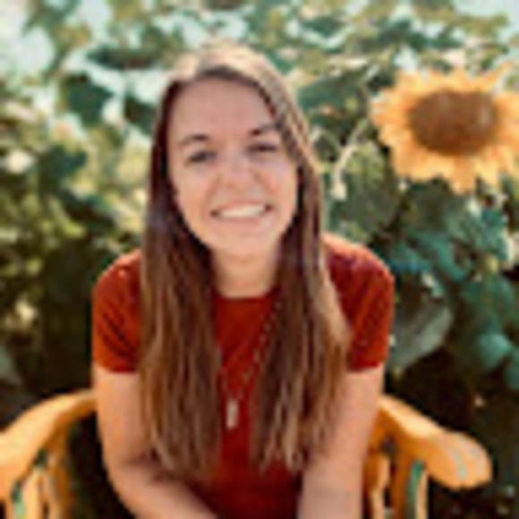 Profile Picture of Emma Keith (@emma_keithy) on Poshmark